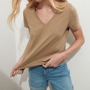 NEW Banana Republic SUPIMA V-Neck — Tan — M